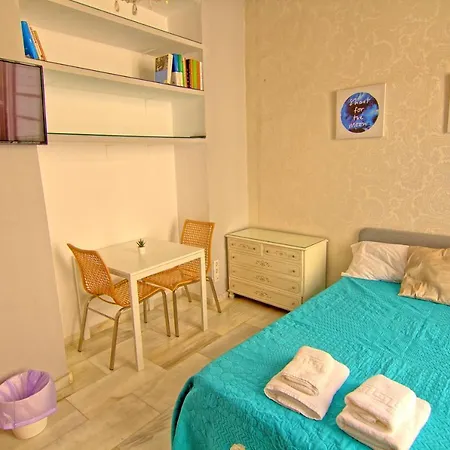 Low Cost Rooms Teatro * Malaga